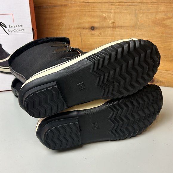 JBU Women's Black and Cream Winter Boots - Picture 5 of 5